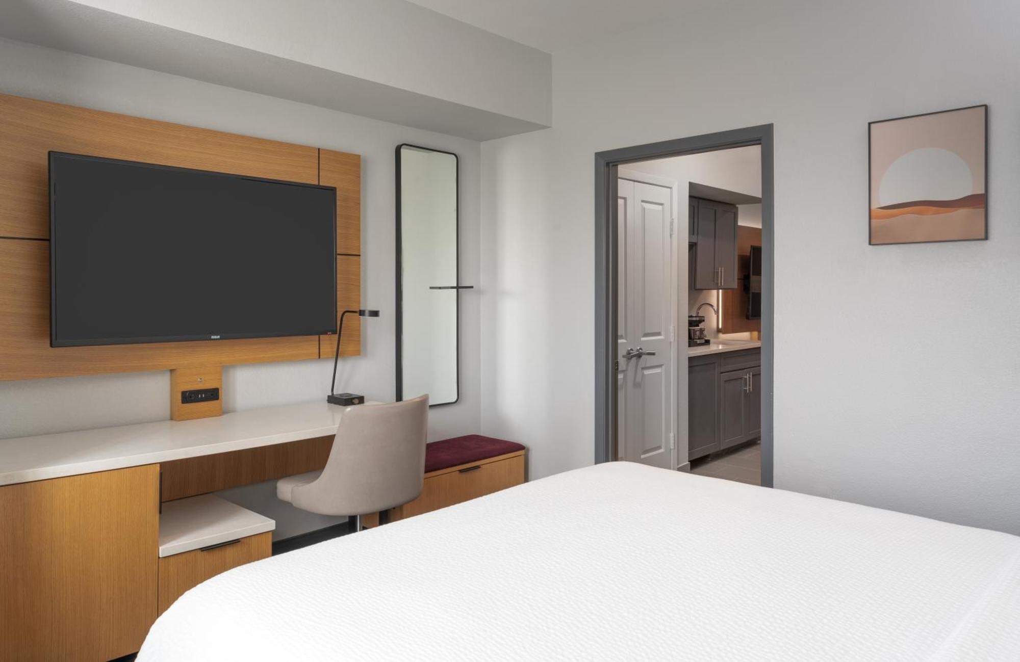 Doubletree By Hilton Houston Westchase Hotel Exterior photo